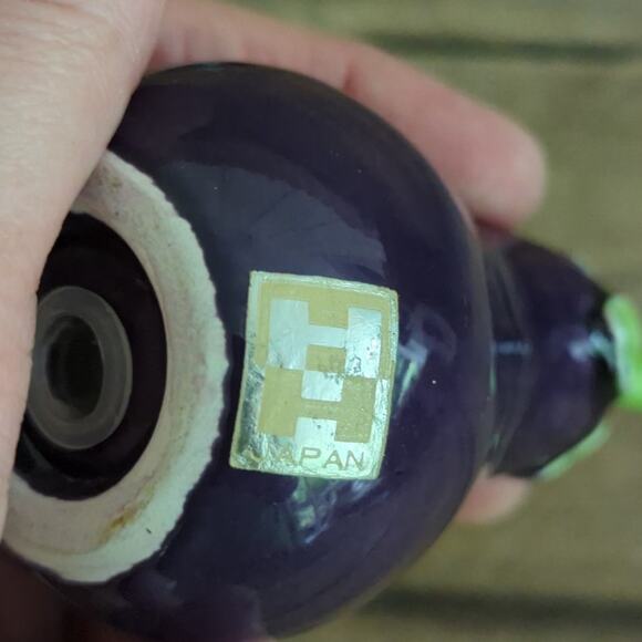 Vintage 1960s Mid-Century Purple Eggplant Salt and Pepper Shakers by Holt-Howard - Picture 5 of 7